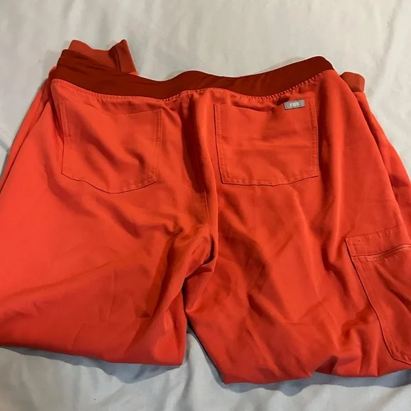 FIGS Clay Scrub Set  Rafaela Top + Zamora HW Jogger | Size M & L EUC  PO 1646 - Picture 8 of 9